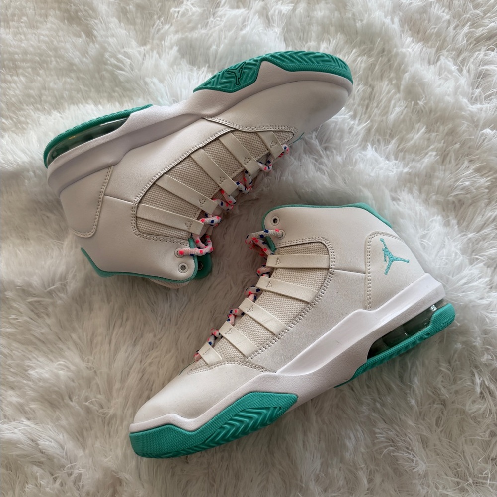 🆕 Jordan Kids Sneakers (5Y)